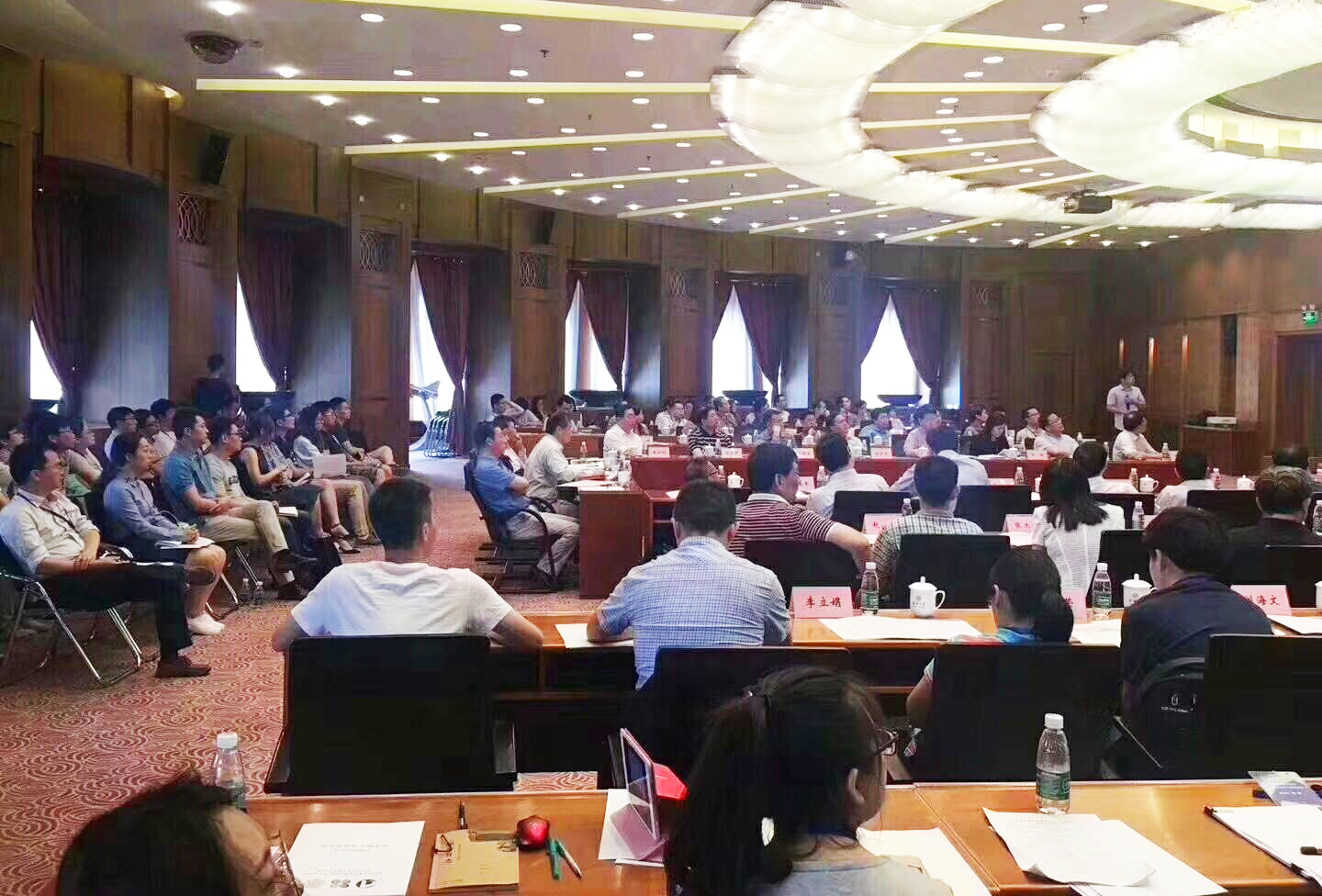 研讨会2.jpg 研讨会2.jpg